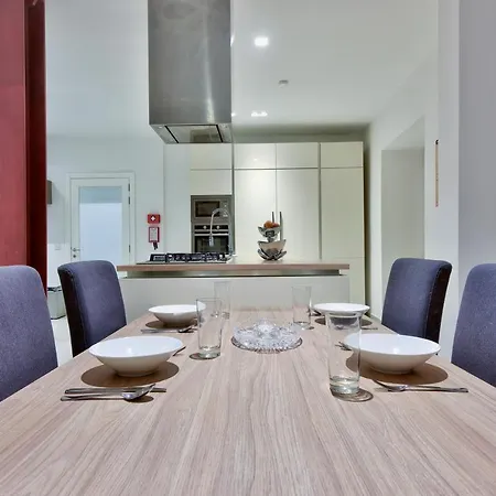 3 Double Bedroom With King Size Ensuite + Acs *