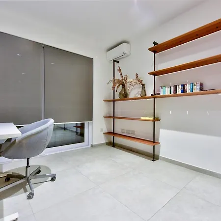 Apartment 3 Double Bedroom With King Size Ensuite + Acs