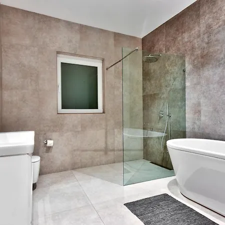 3 Double Bedroom With King Size Ensuite + Acs Apartment *